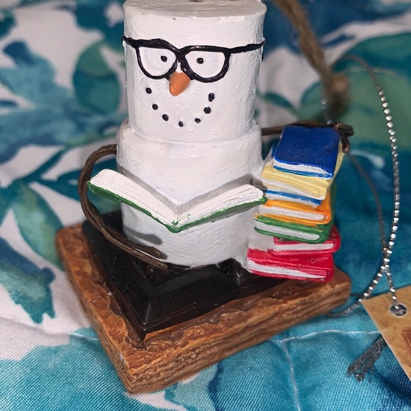 S'more snowman book ornament - Picture 2 of 5
